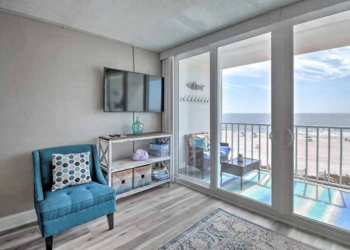 Holiday home Bright Beachfront W/ Pool Access *