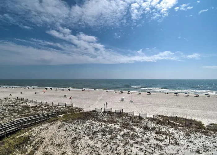Bright Beachfront W/ Pool Access Holiday home *