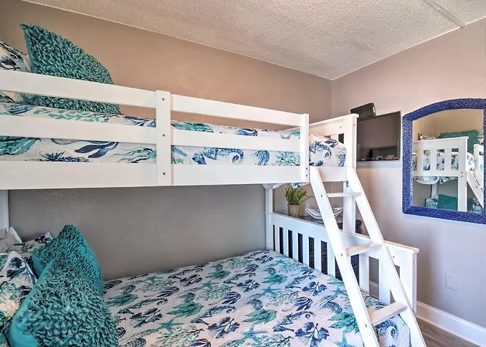 Bright Beachfront W/ Pool Access Holiday home *