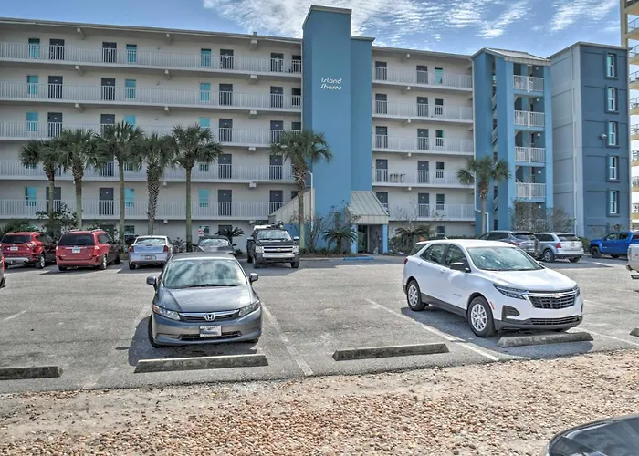 Holiday home Bright Beachfront W/ Pool Access *