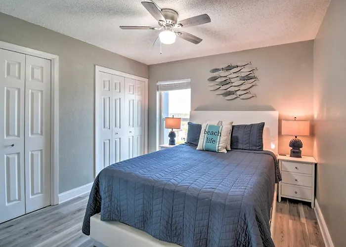 Bright Beachfront W/ Pool Access Holiday home *