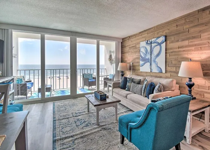 Bright Beachfront W/ Pool Access Holiday home *
