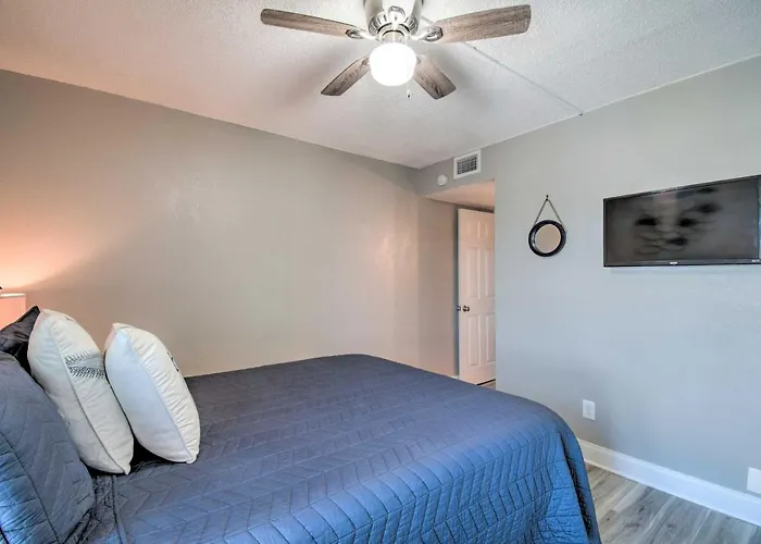 Bright Beachfront W/ Pool Access Holiday home *